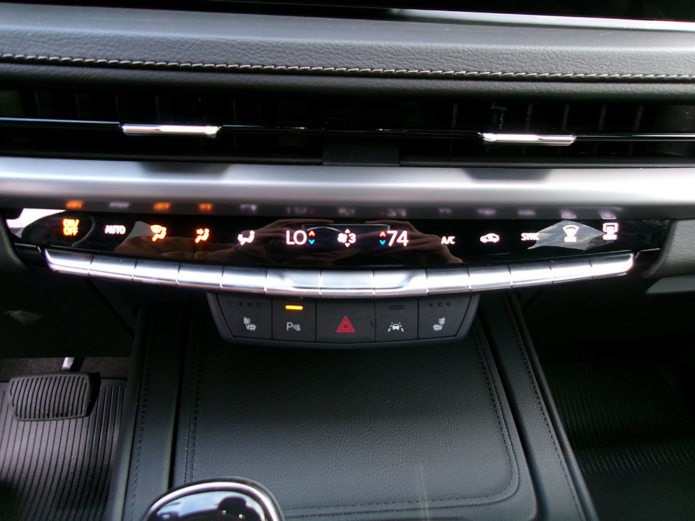 Used 2025 Cadillac XT4 Premium Luxury w/ Cold Weather Package AWD/4WD image 17