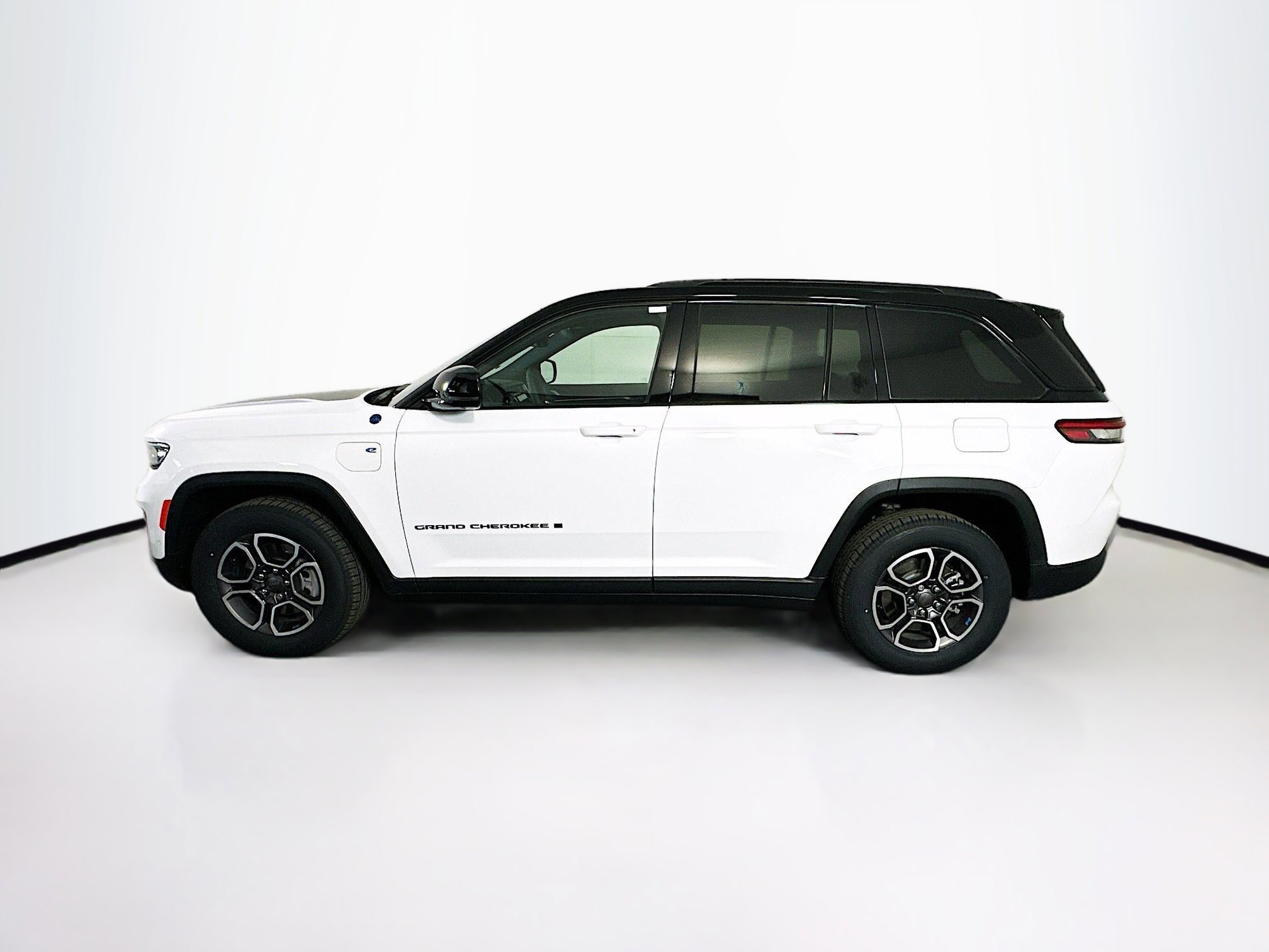 Used 2023 Jeep Grand Cherokee Trailhawk w/ Advanced Protech Group II image 4