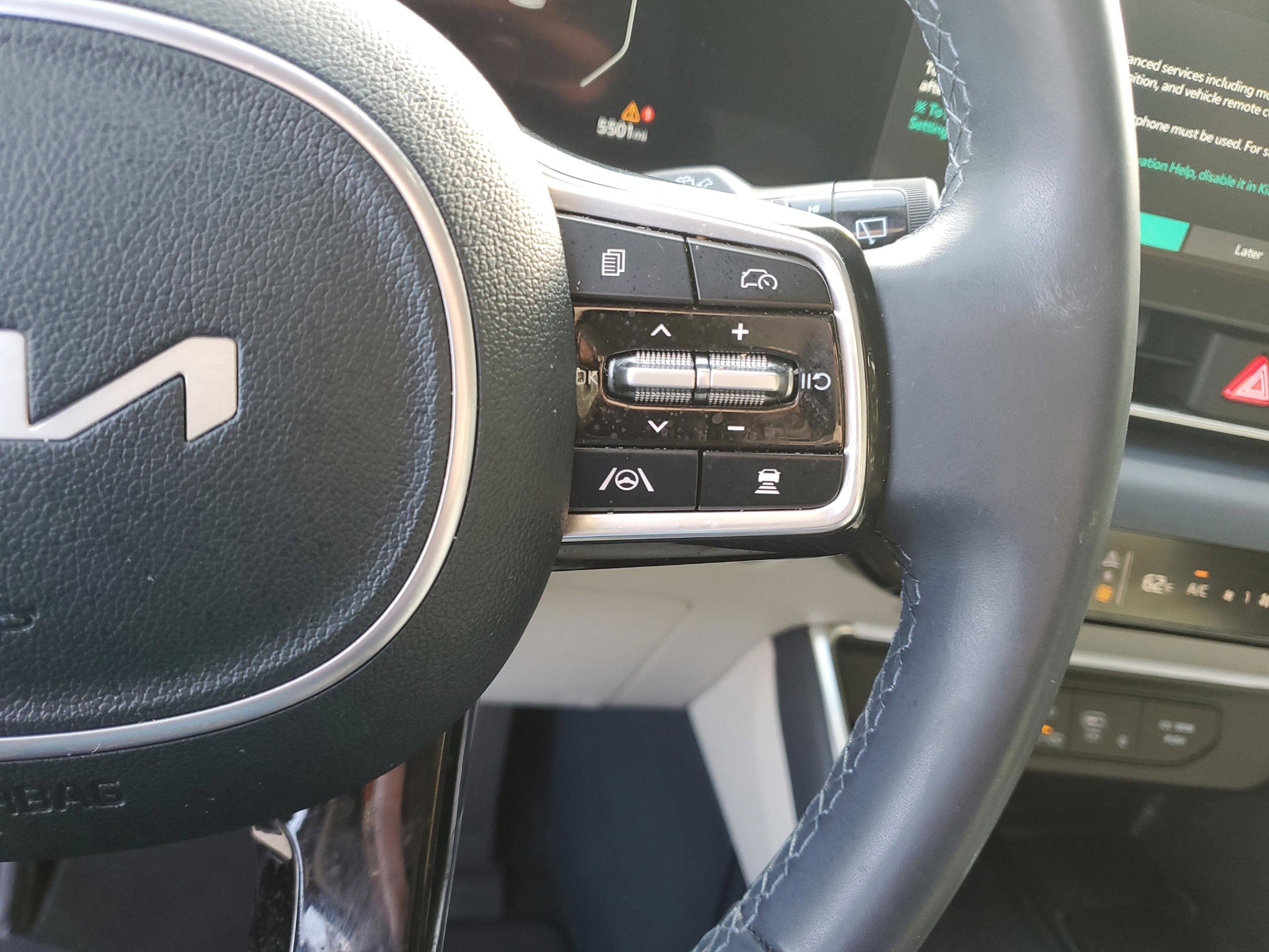 Certified 2025 Kia Carnival SX image 24