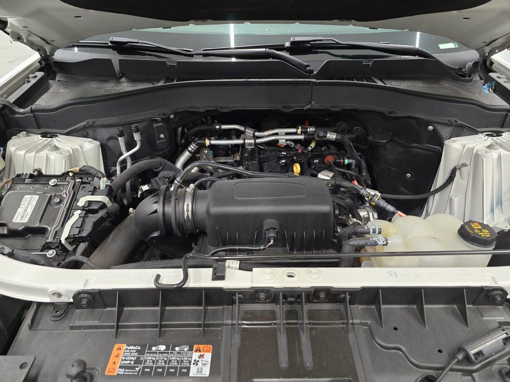 Used 2021 Ford Explorer XLT w/ Equipment Group 202A RWD image 12