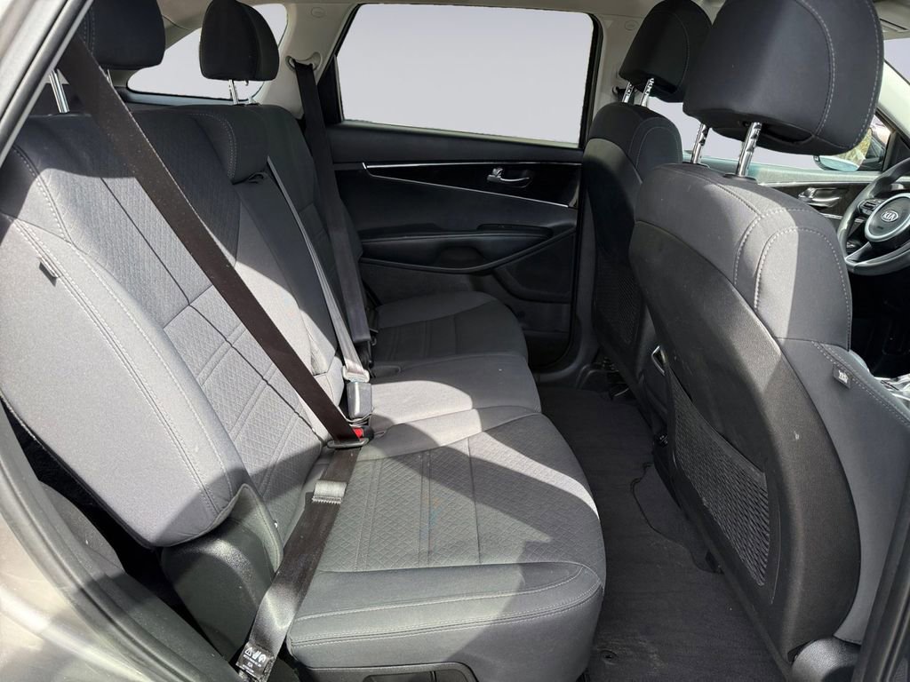 Used 2017 Kia Sorento FWD image 19
