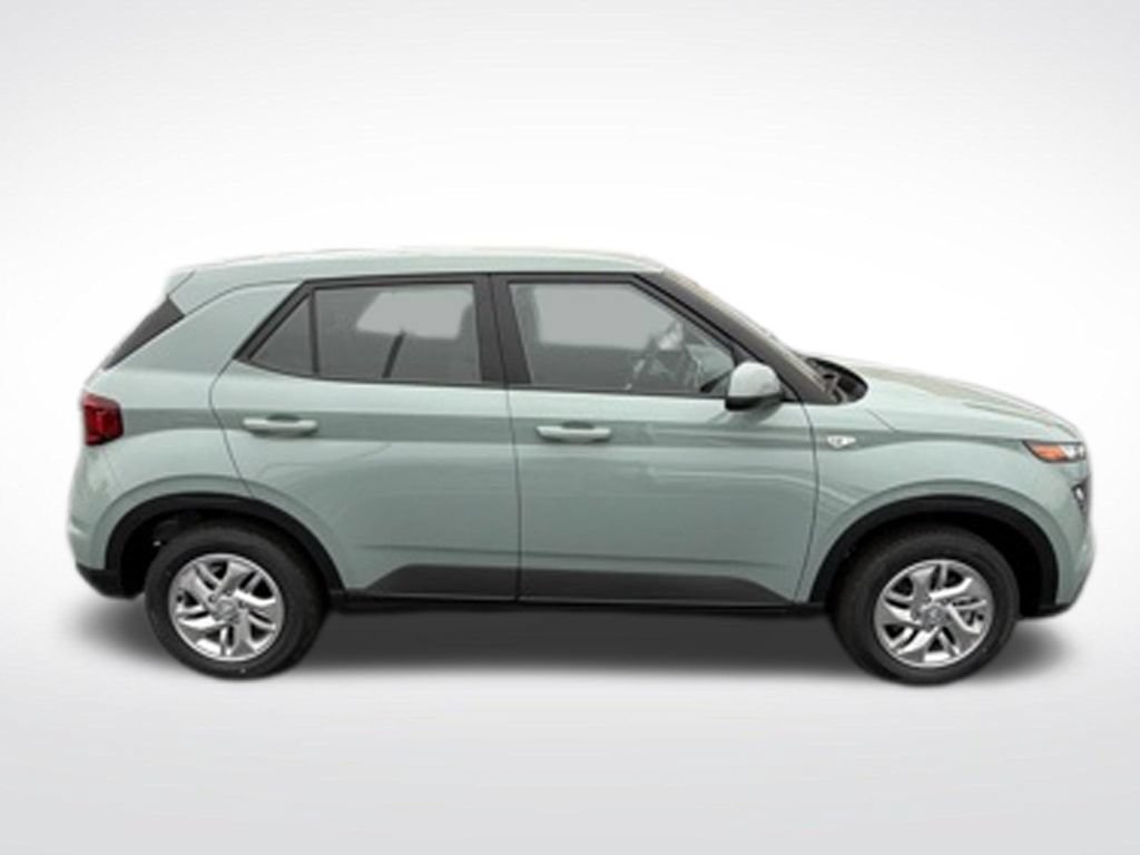 New 2026 Hyundai Venue SE FWD image 2