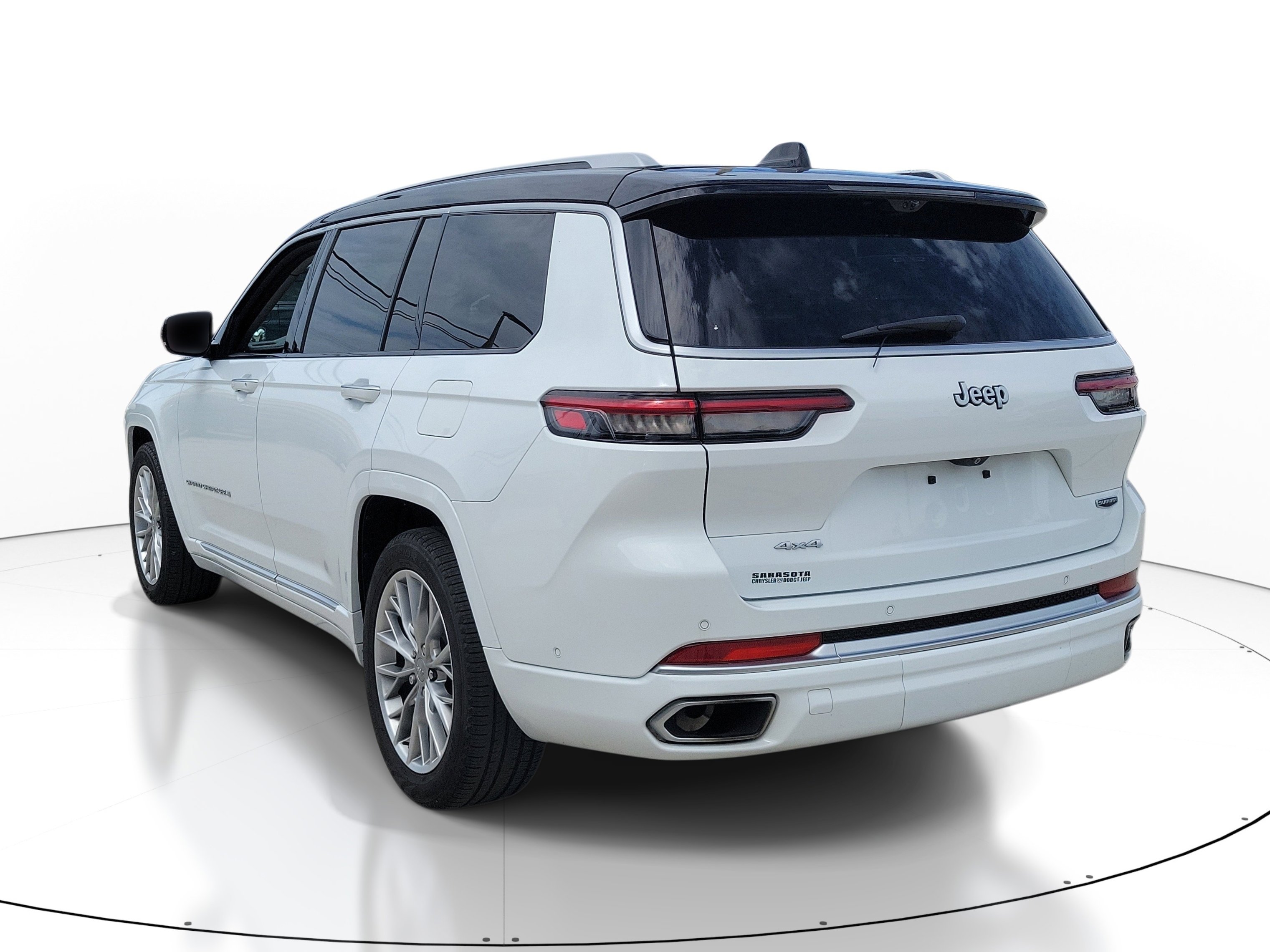 Used 2023 Jeep Grand Cherokee L Summit w/ Advanced Protech Group IV AWD/4WD image 4