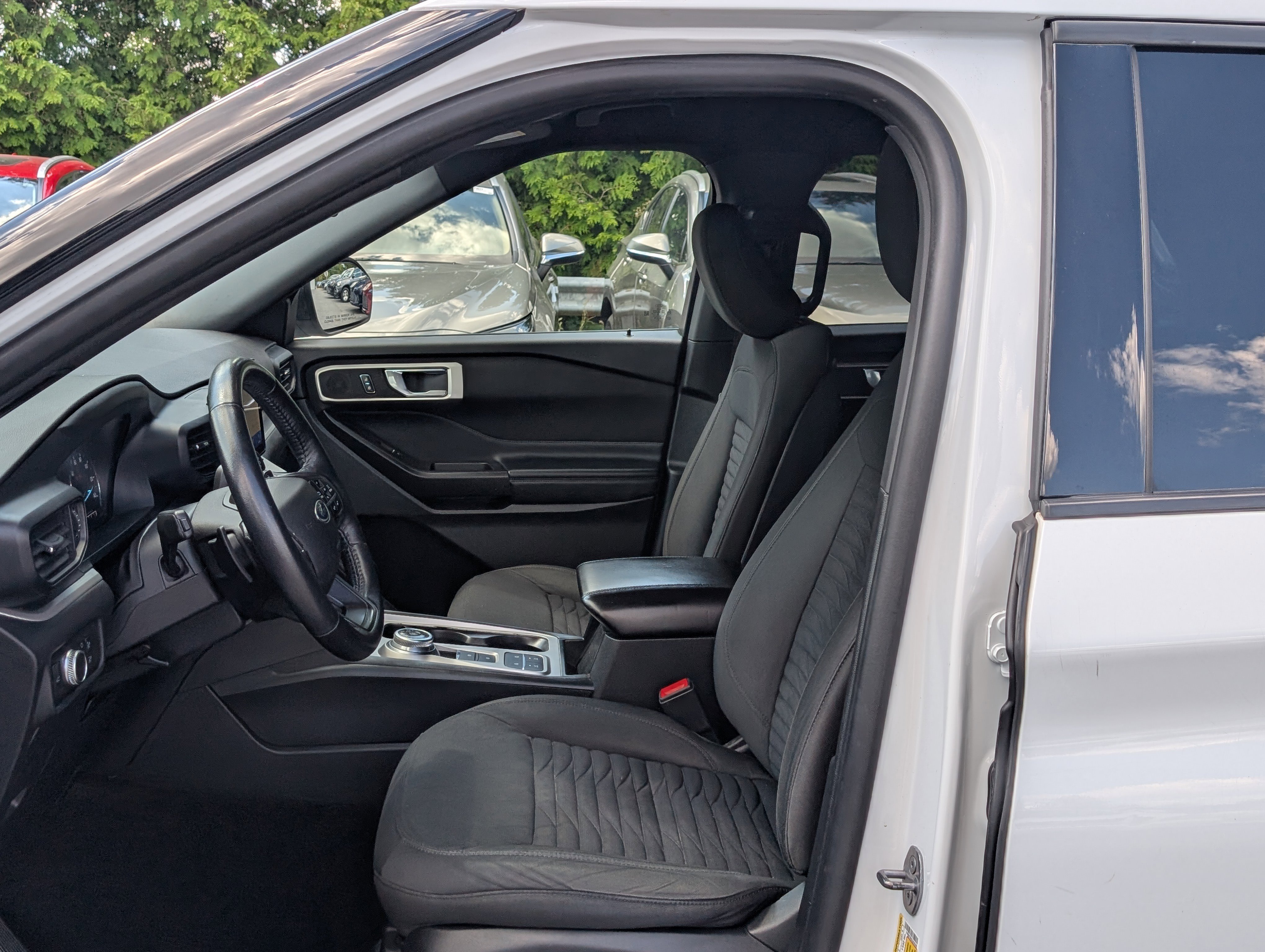 Used 2020 Ford Explorer XLT image 17