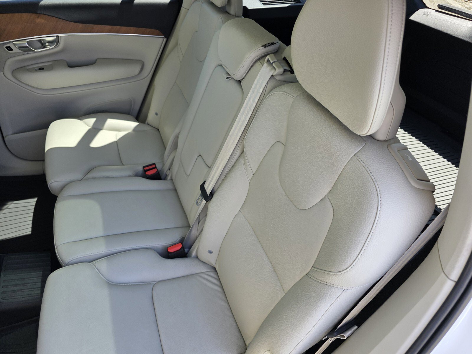Used 2022 Volvo XC90 T8 Inscription Expression w/ Advanced Package AWD/4WD image 16