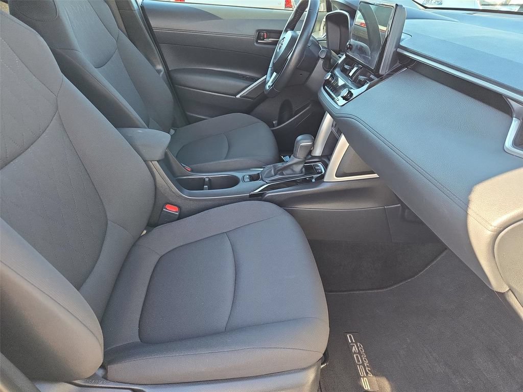 Used 2024 Toyota Corolla Cross LE FWD image 19