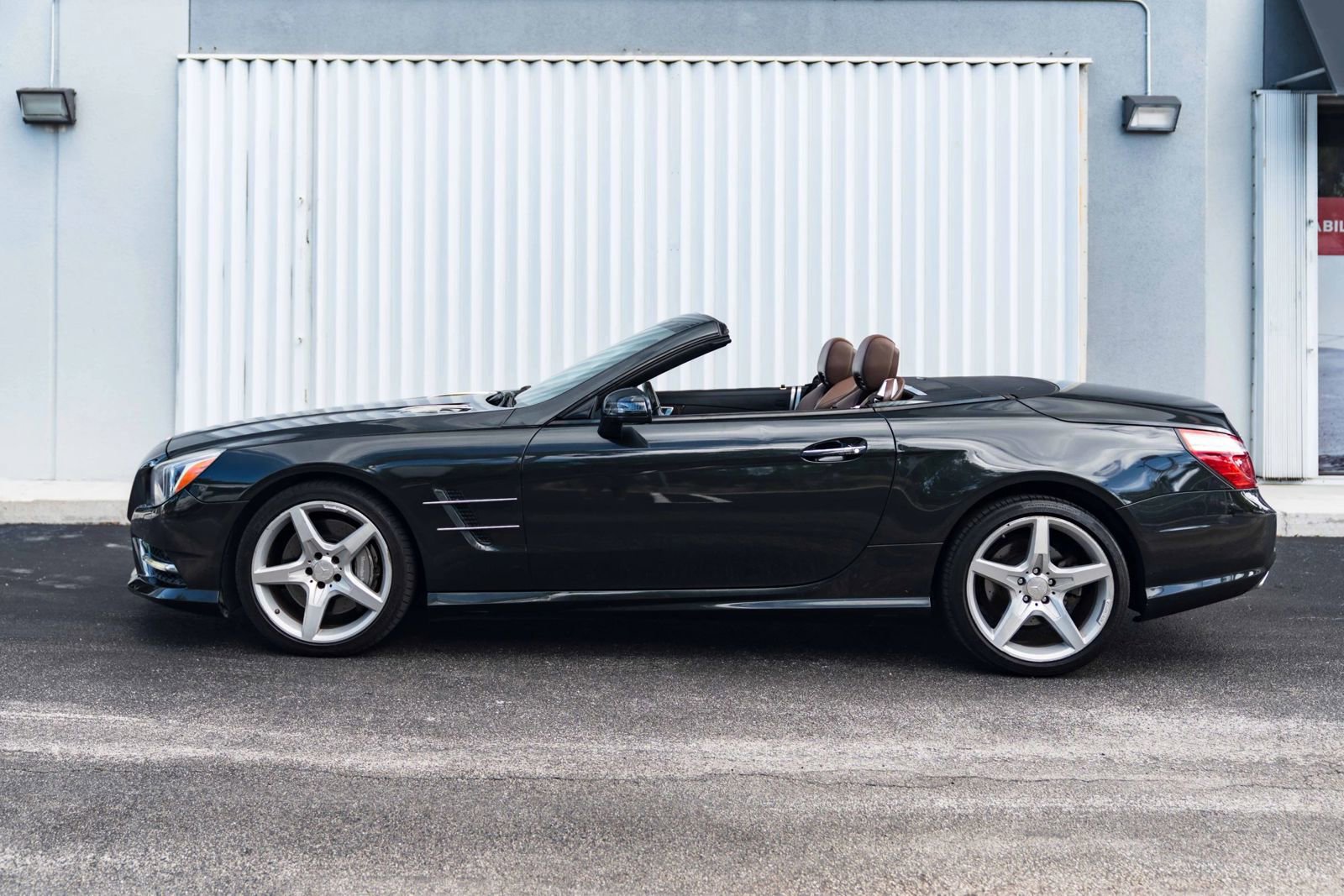 Used 2015 Mercedes-Benz SL 550 image 4