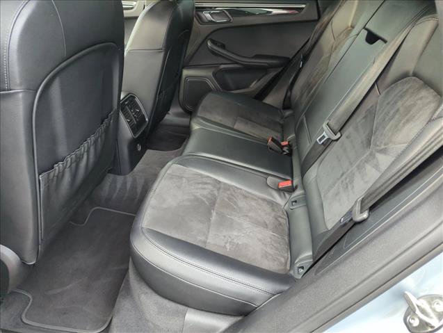 Used 2018 Porsche Macan AWD/4WD image 18