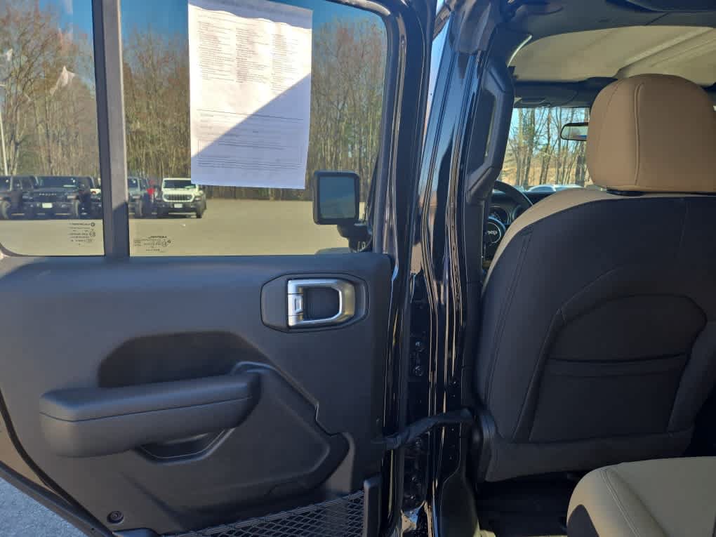Used 2023 Jeep Wrangler Unlimited w/ Cold Weather Group AWD/4WD image 33