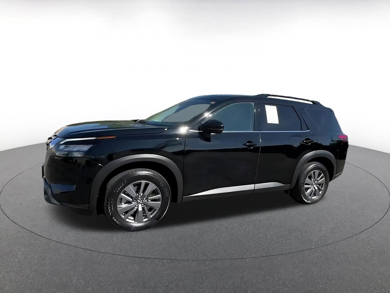 Used 2025 Nissan Pathfinder SV FWD image 8