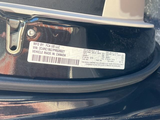 Used 2023 Chrysler Pacifica Touring-L image 35