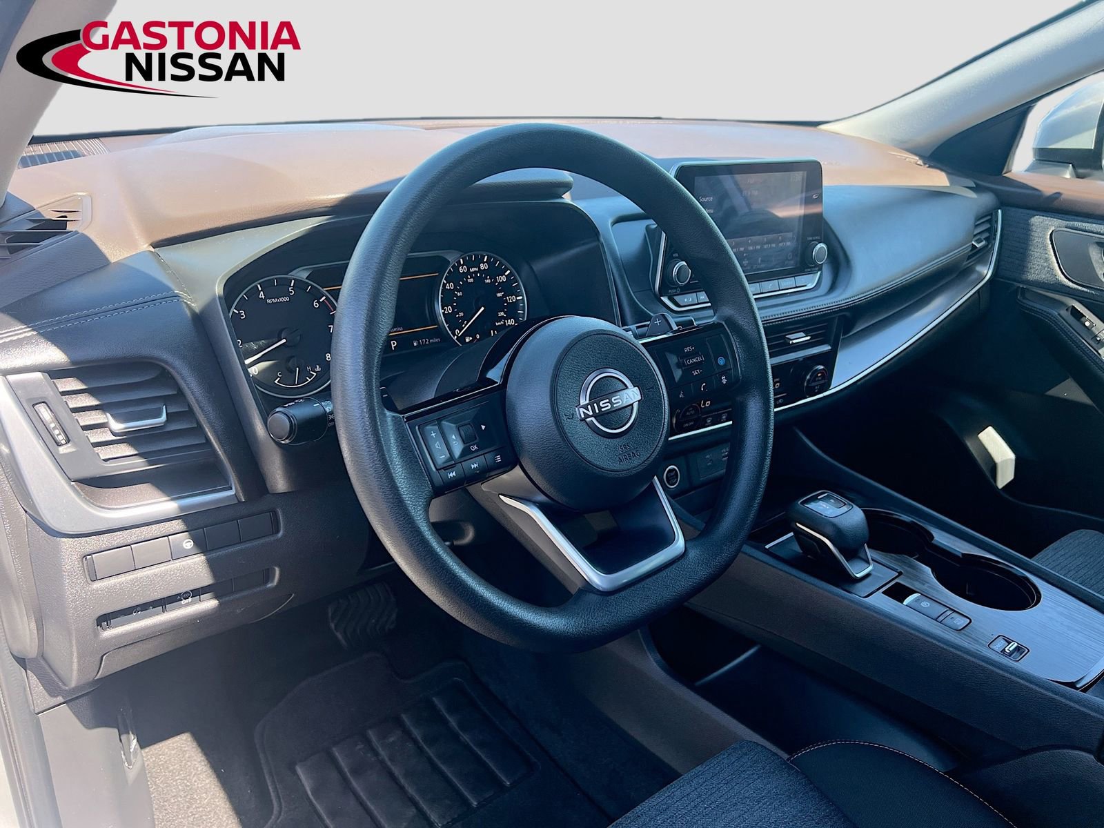 Used 2023 Nissan Rogue SV image 11