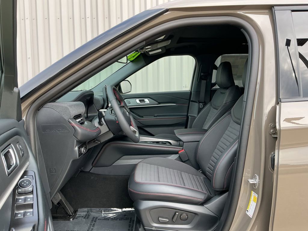 New 2026 Ford Explorer ST-Line w/ ST-Line Street Pack image 8