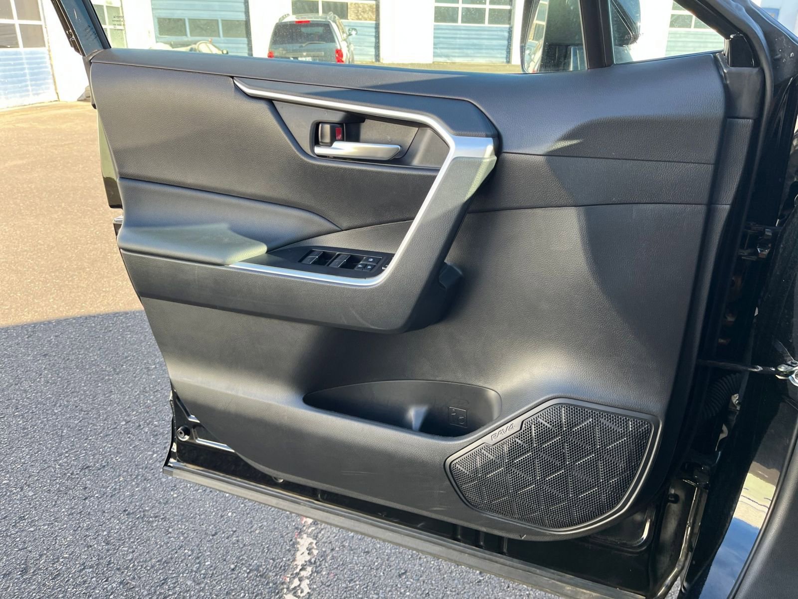 Used 2025 Toyota RAV4 XLE w/ Convenience Package image 22