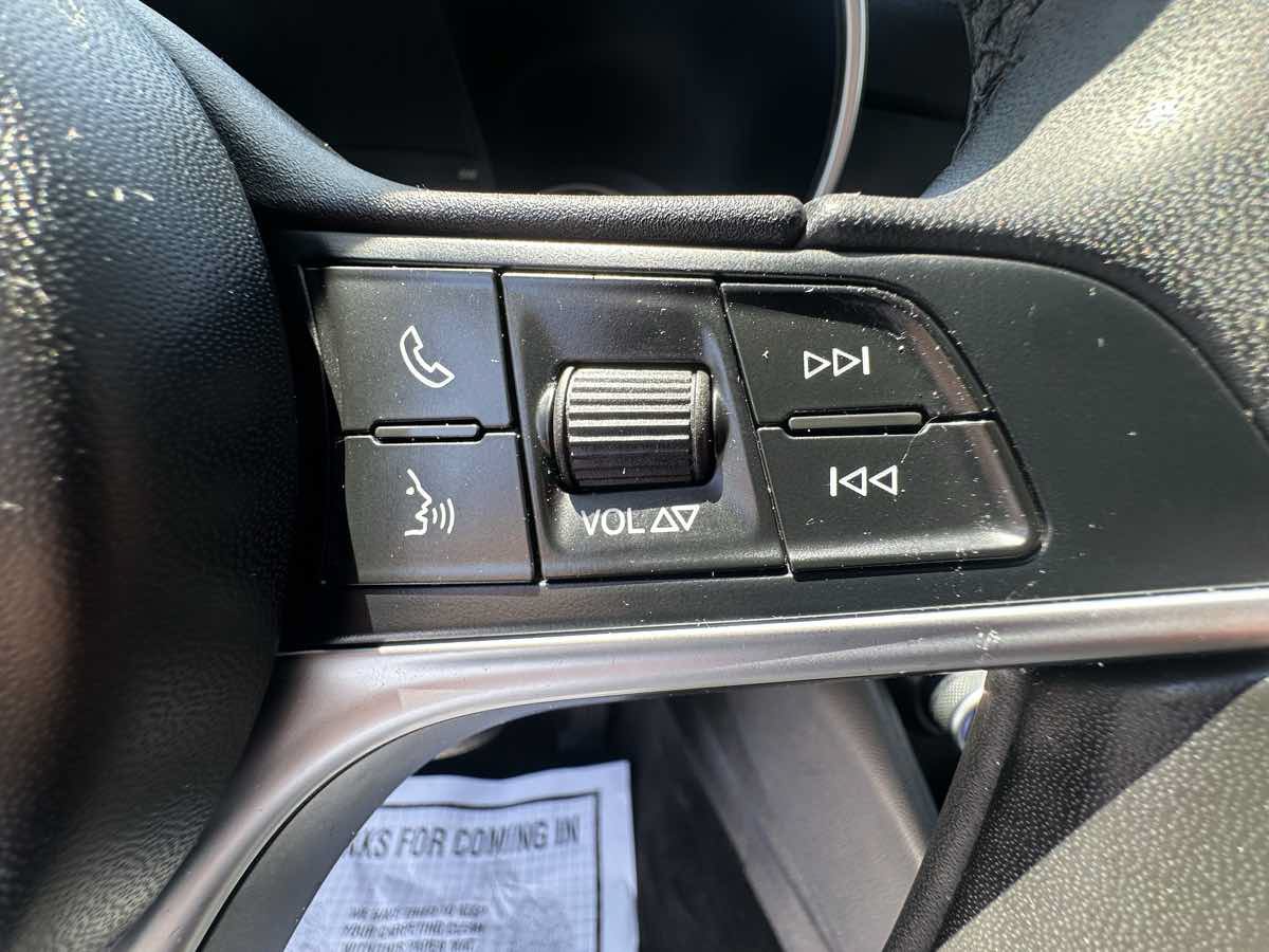 Used 2017 Alfa Romeo Giulia AWD image 16