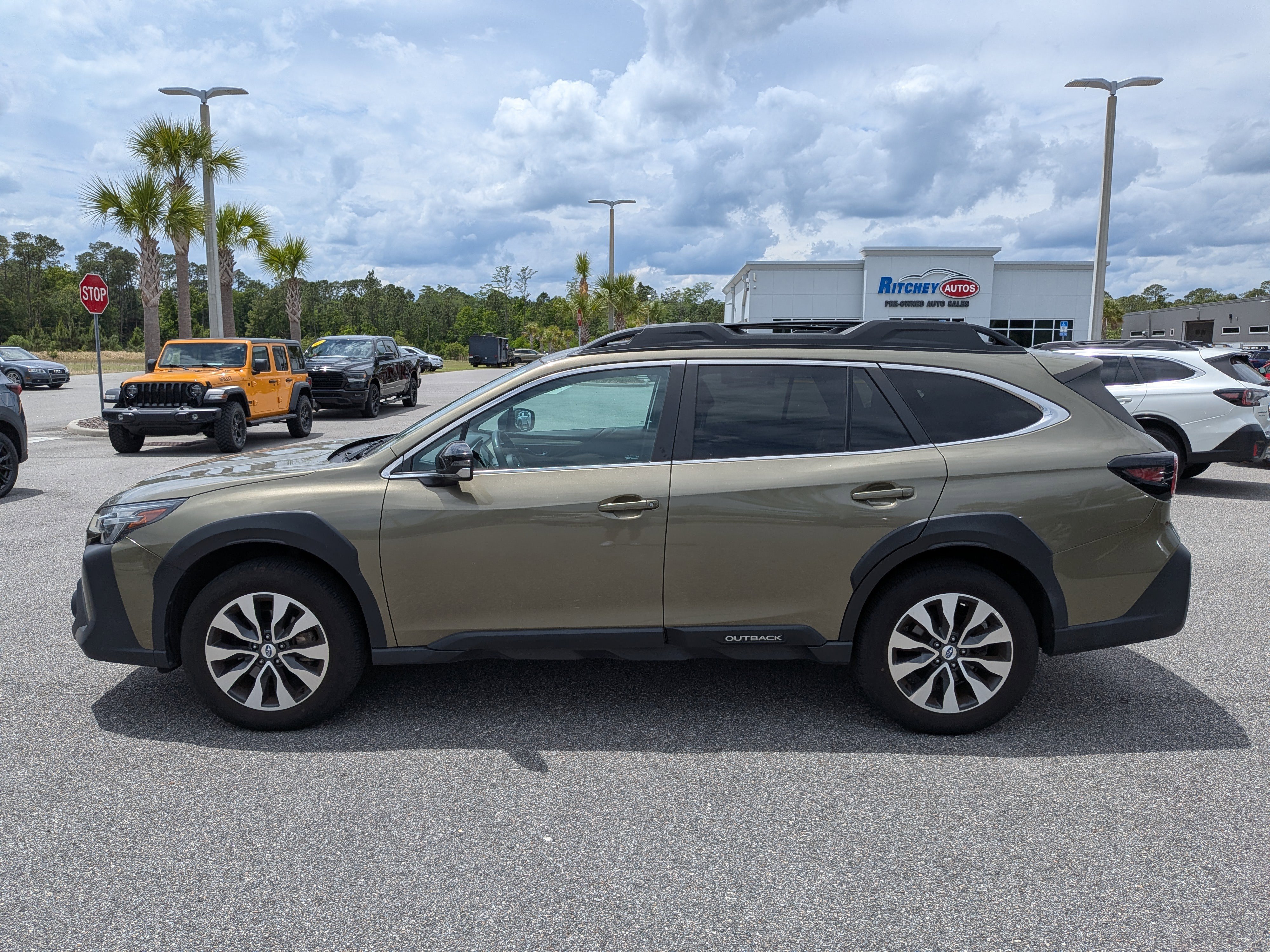 Certified 2023 Subaru Outback Limited AWD/4WD image 6
