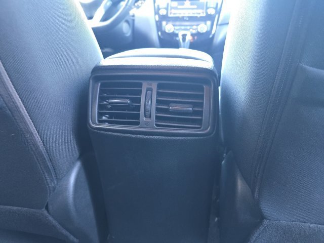 Used 2018 Nissan Rogue SV FWD image 27