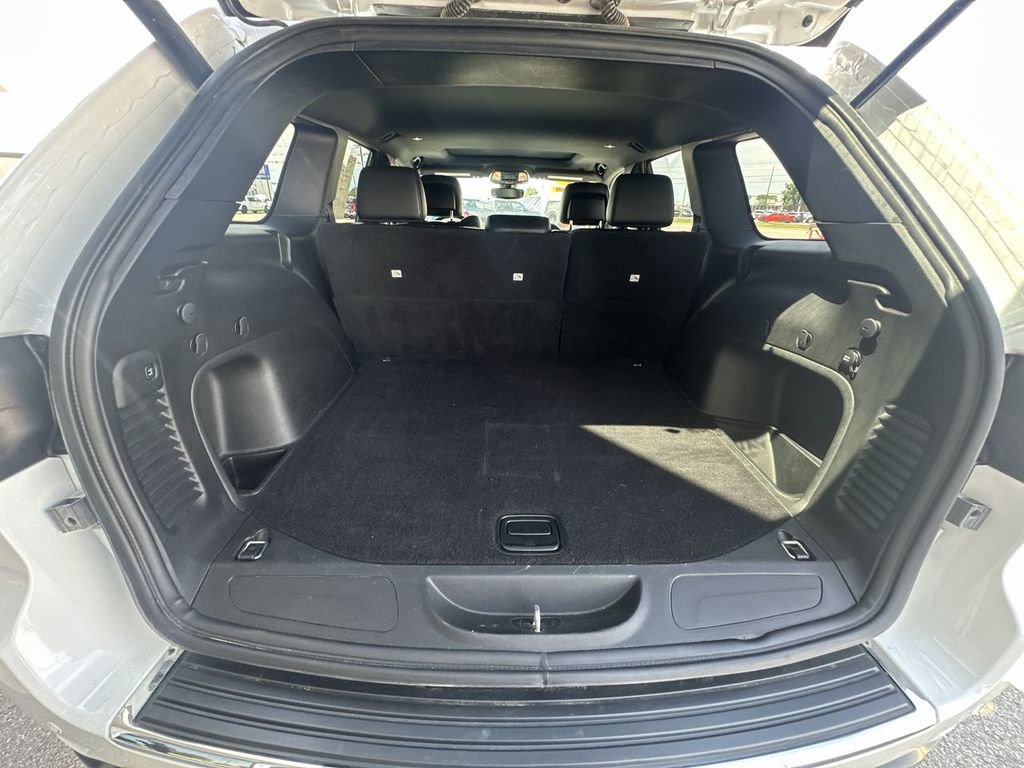 Used 2021 Jeep Grand Cherokee Limited image 16