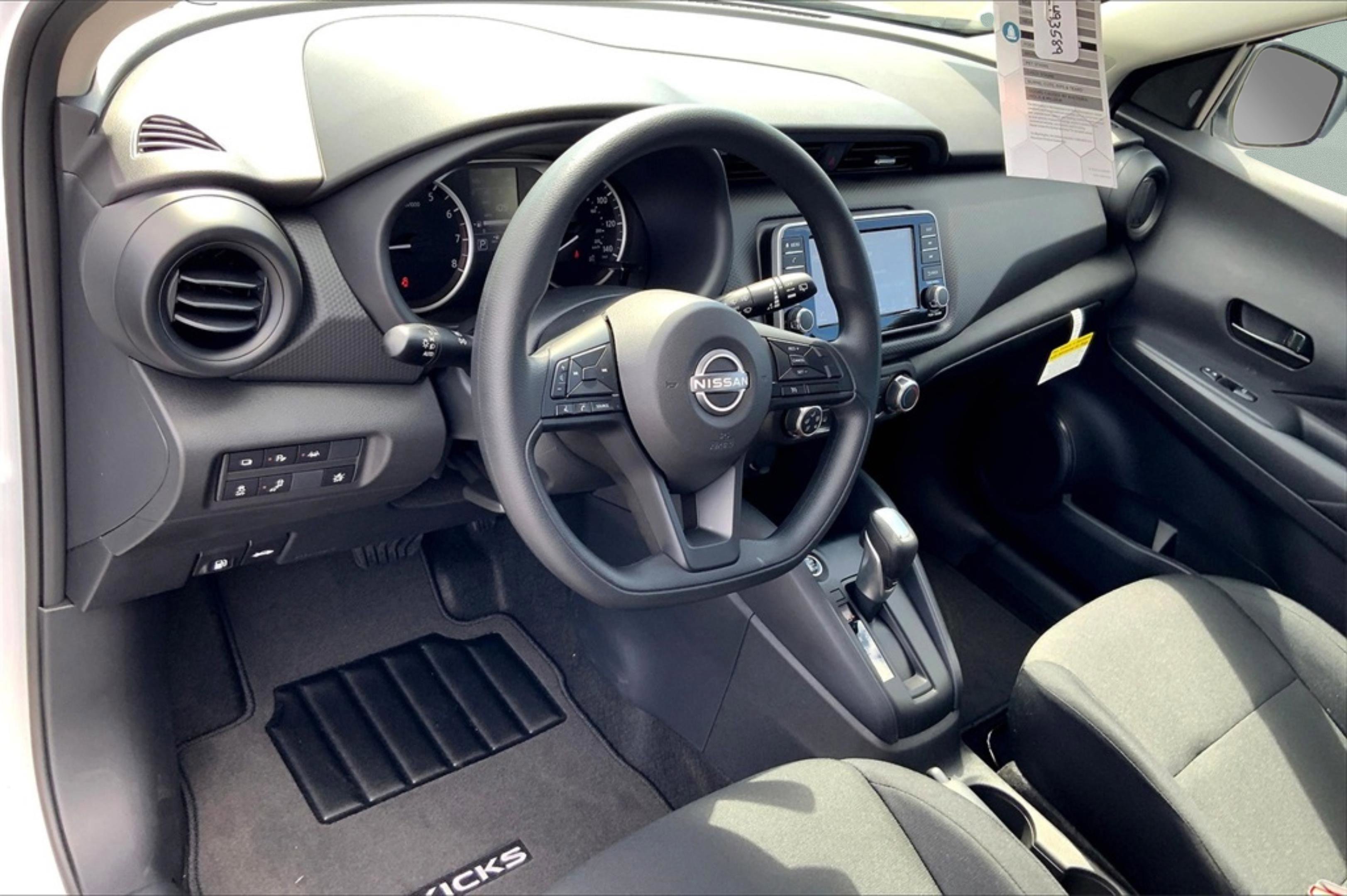 New 2025 Nissan Kicks Play S image 7