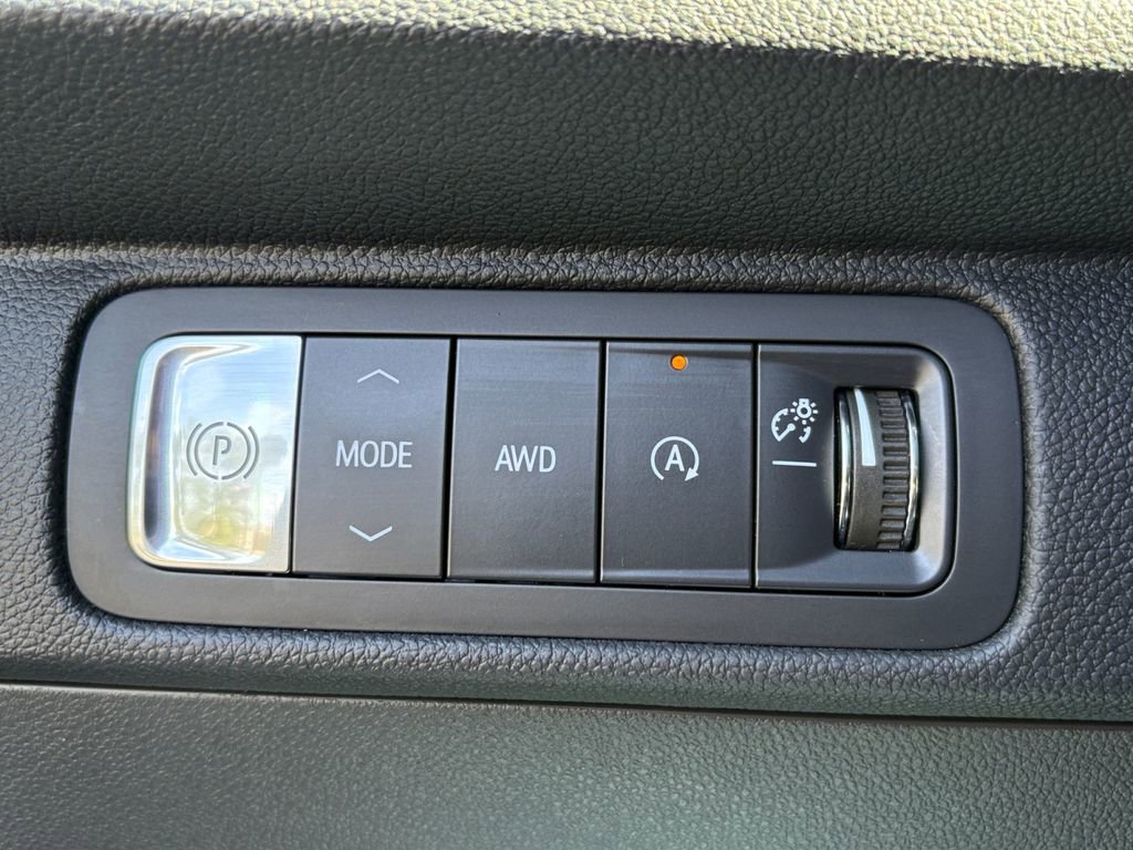 Used 2025 Chevrolet Traverse LT AWD/4WD image 6