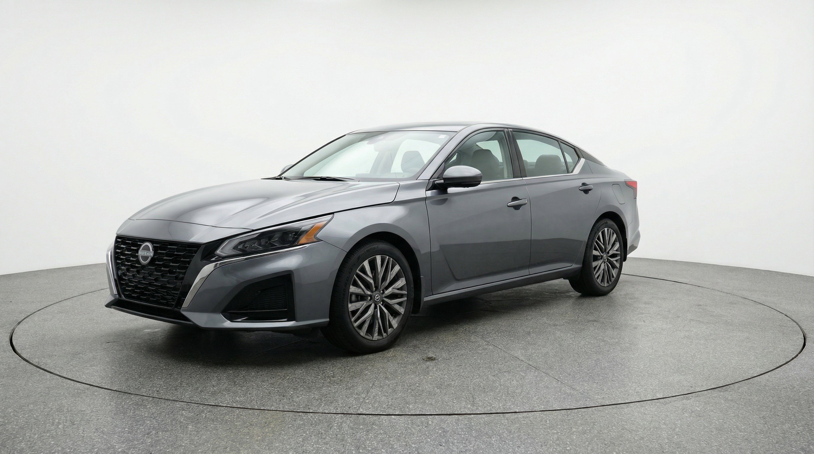 Used 2025 Nissan Altima 2.5 SV image 3