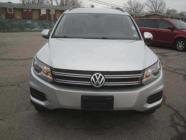 Used 2016 Volkswagen Tiguan S image 2
