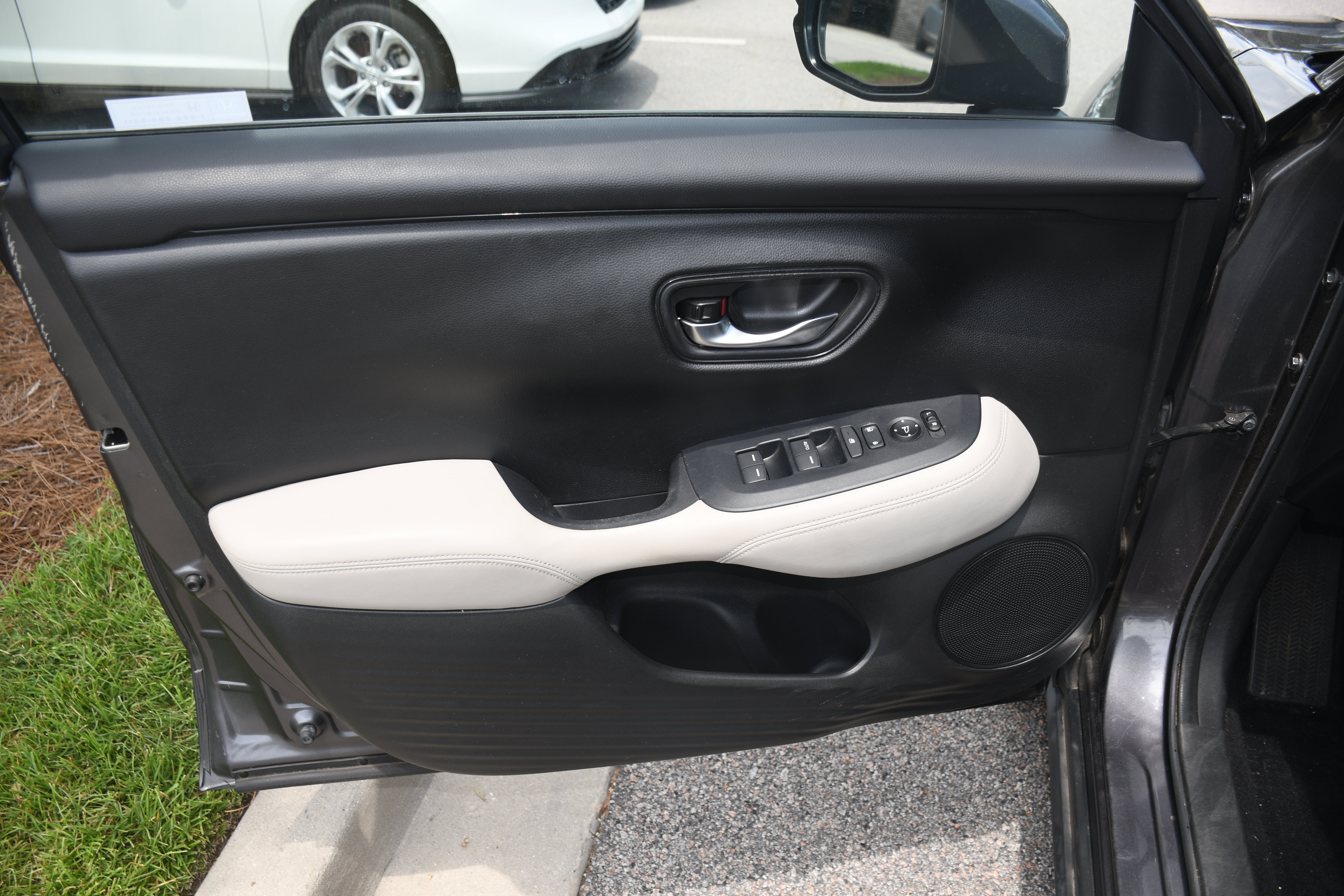 Used 2024 Honda HR-V LX image 9