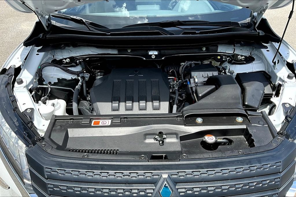 New 2026 Mitsubishi Eclipse Cross LE AWD/4WD image 12