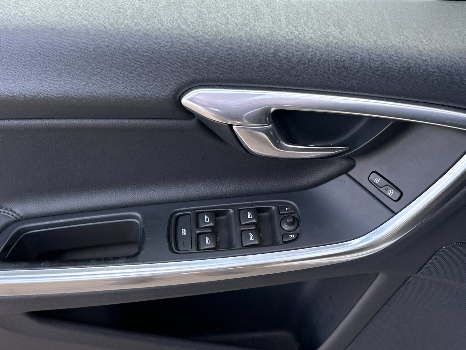 Used 2016 Volvo S60 T5 Premier image 10