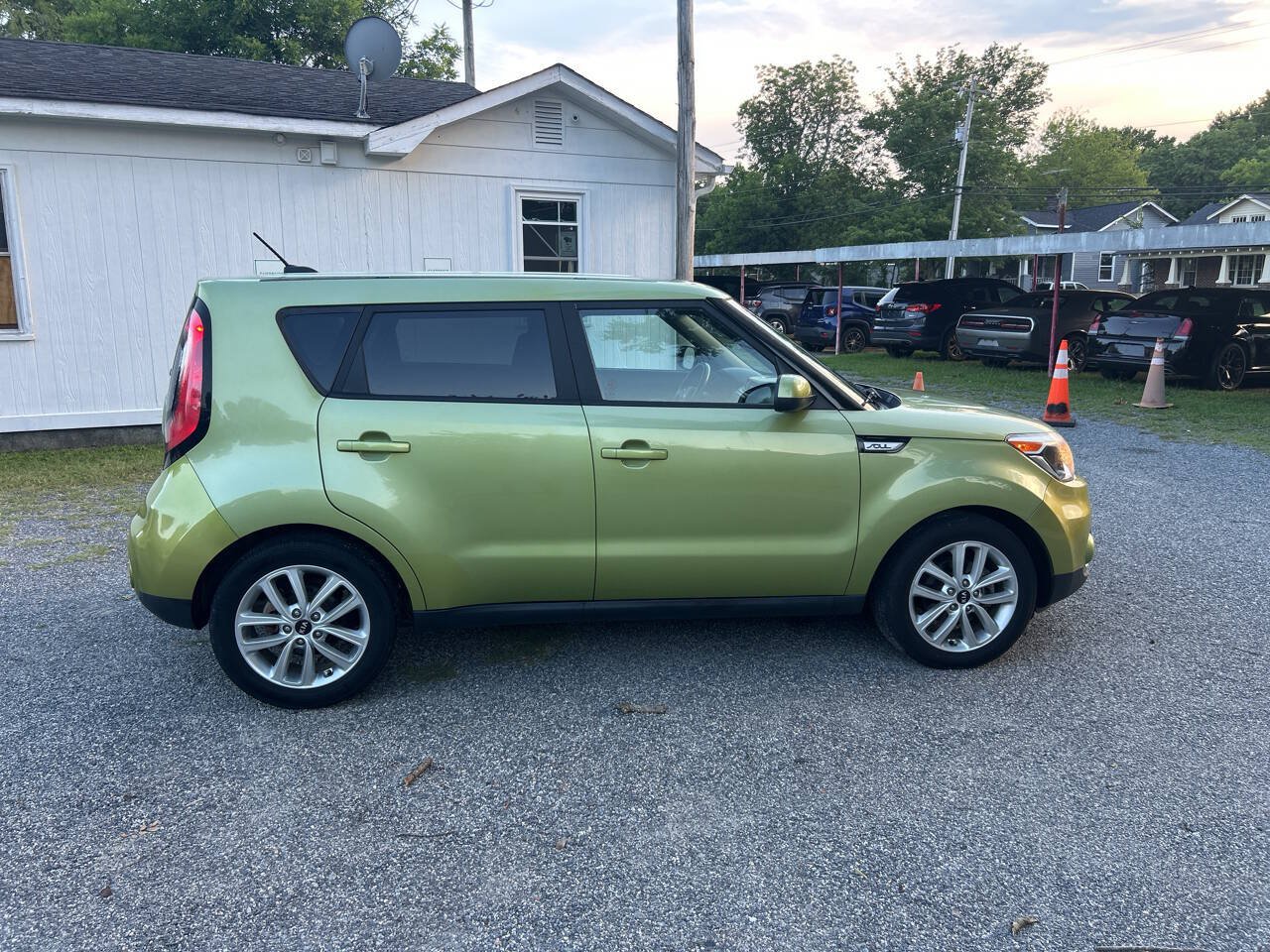Used 2017 Kia Soul + FWD image 7