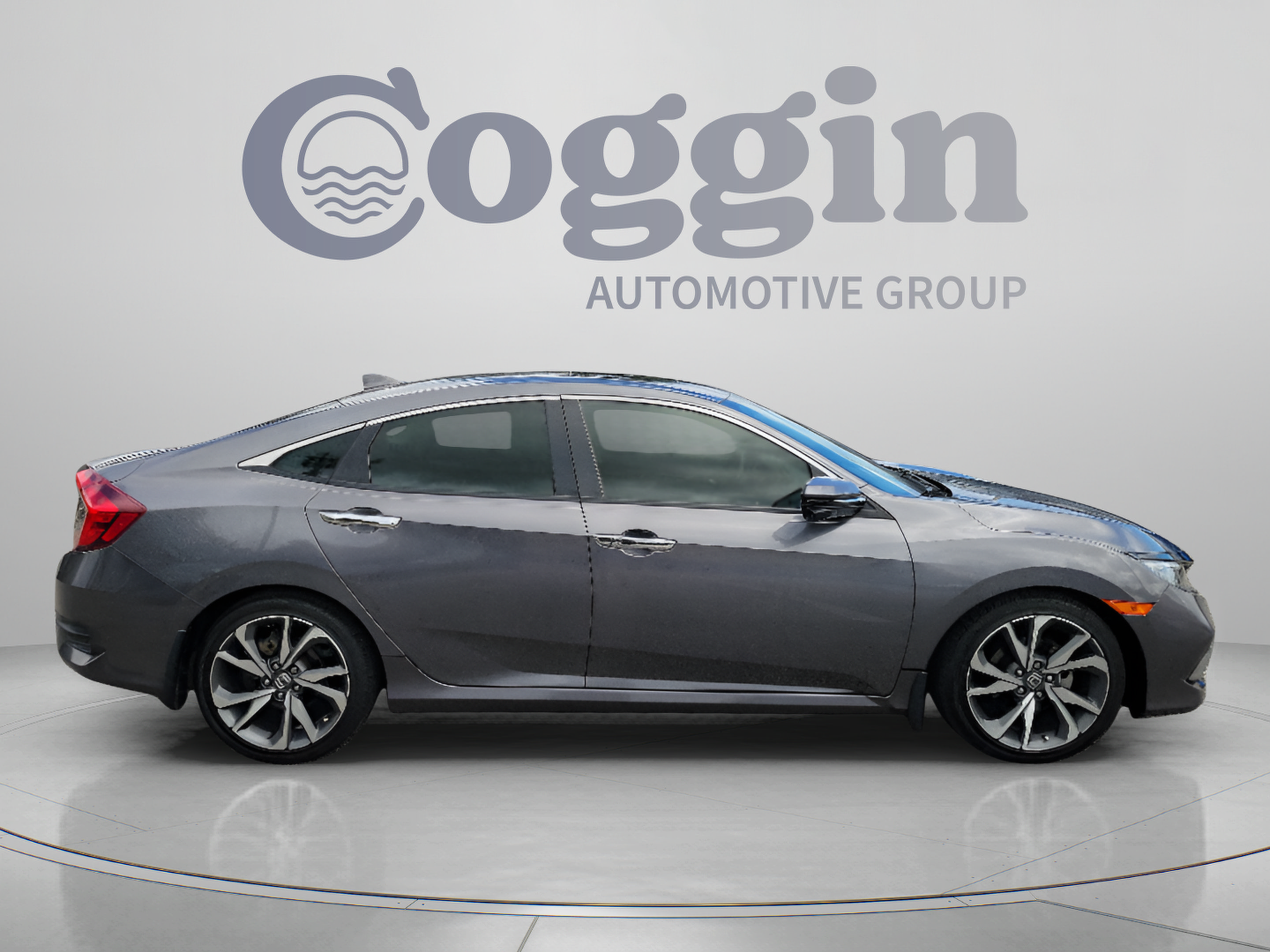 Used 2019 Honda Civic Touring image 4