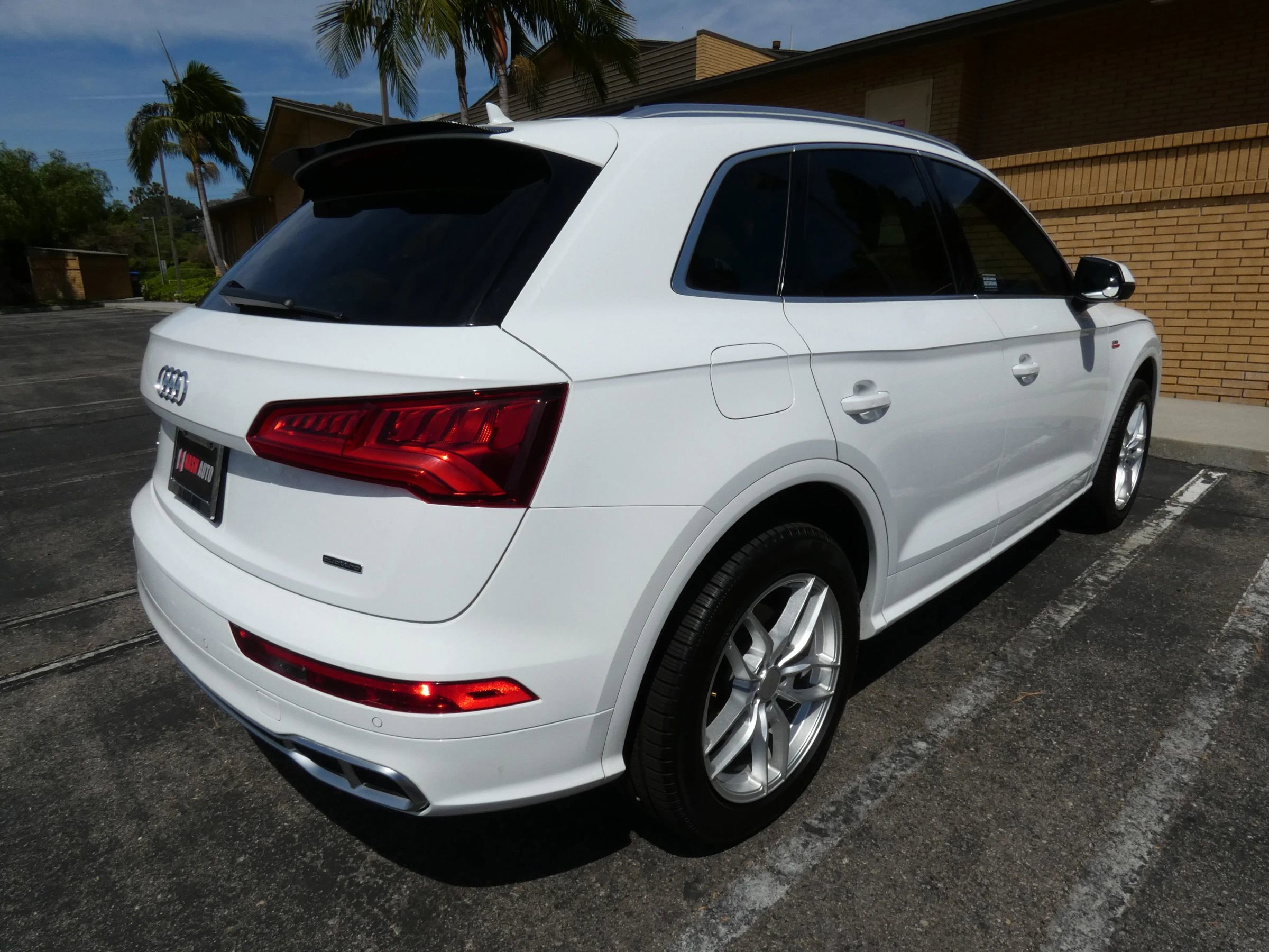 Used 2020 Audi Q5 e Premium Plus image 8