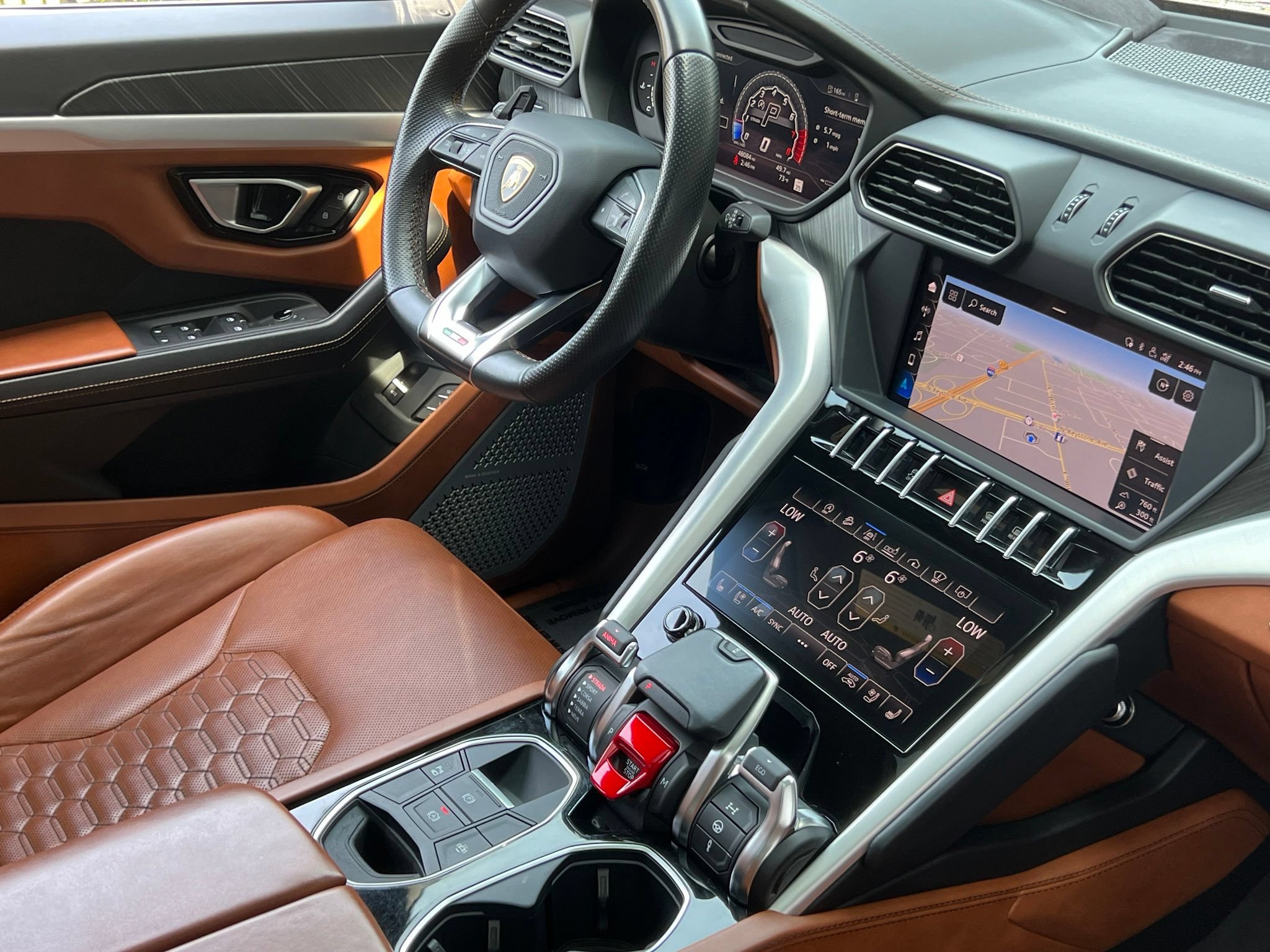 Used 2019 Lamborghini Urus AWD/4WD image 13
