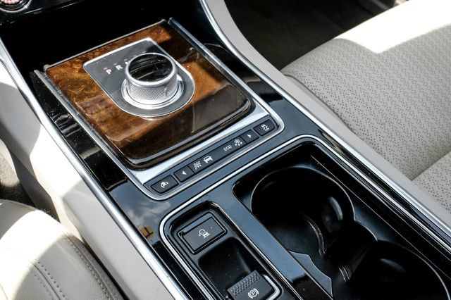 Used 2016 Jaguar XF Prestige RWD image 28