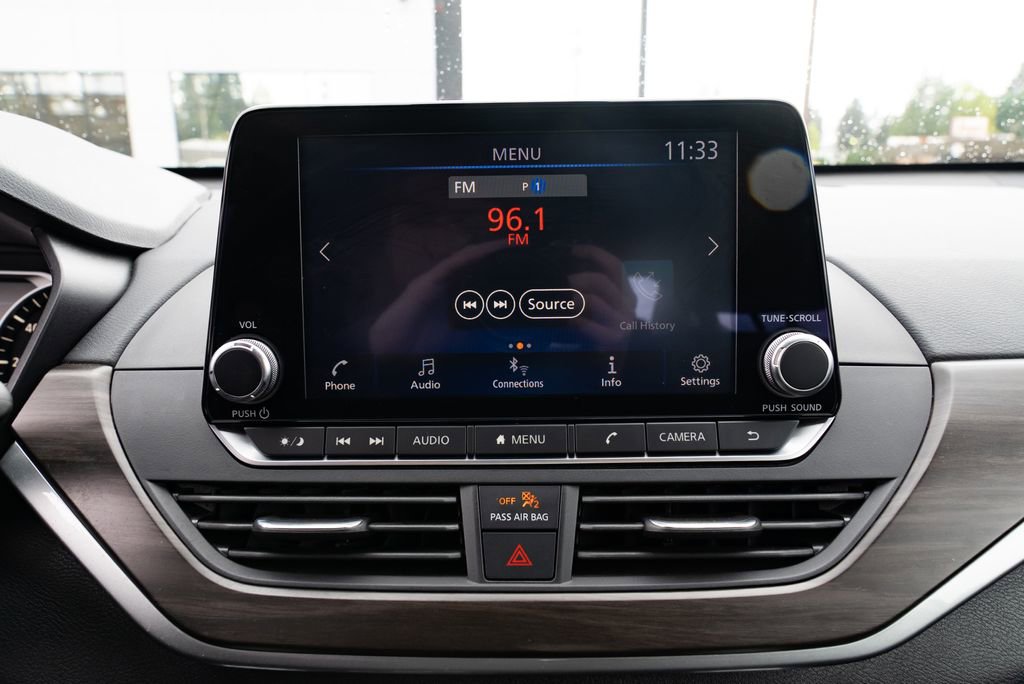 Used 2024 Nissan Altima 2.5 SV FWD image 14