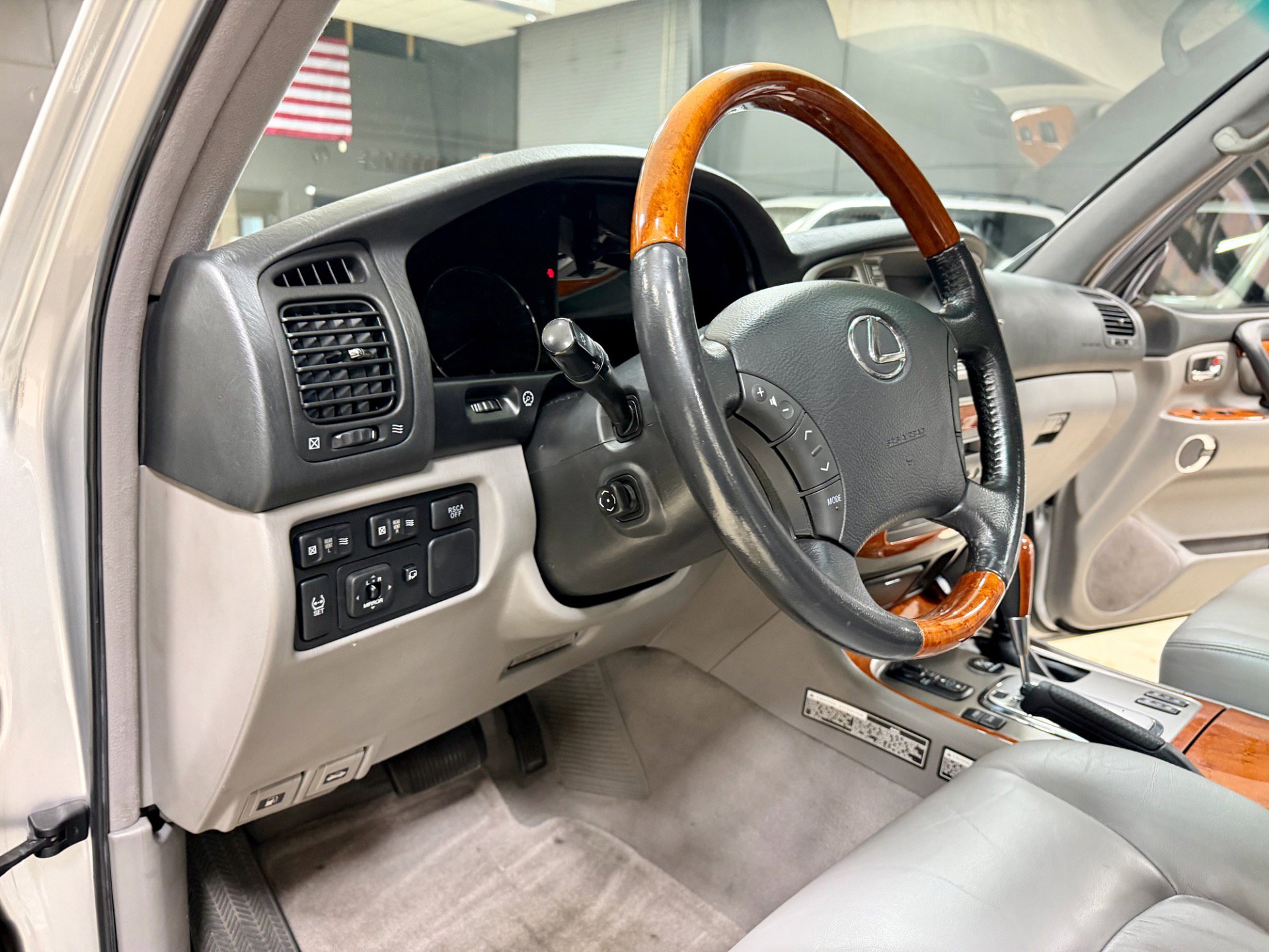 Used 2006 Lexus LX 470 image 21