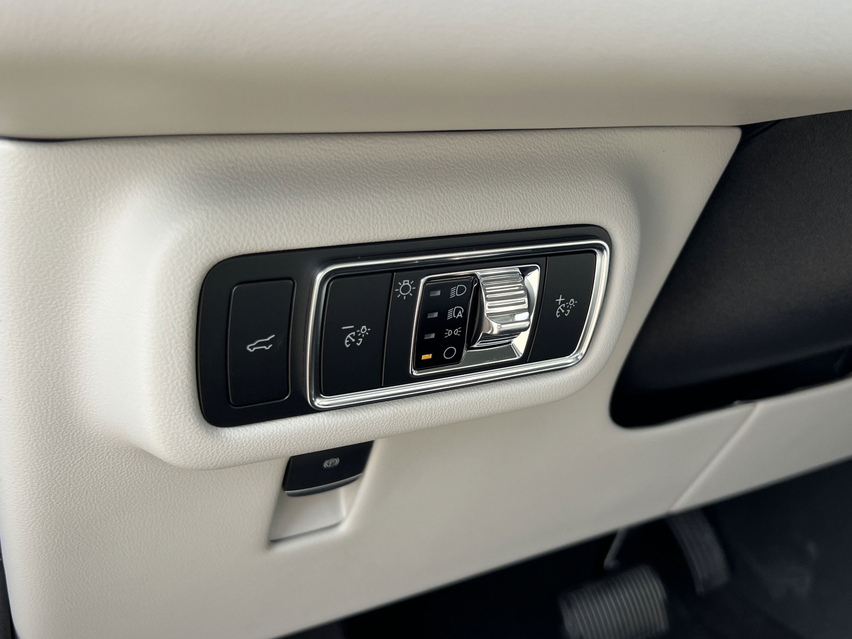 New 2026 Lincoln Nautilus Premier w/ Jet Appearance Package AWD/4WD image 12