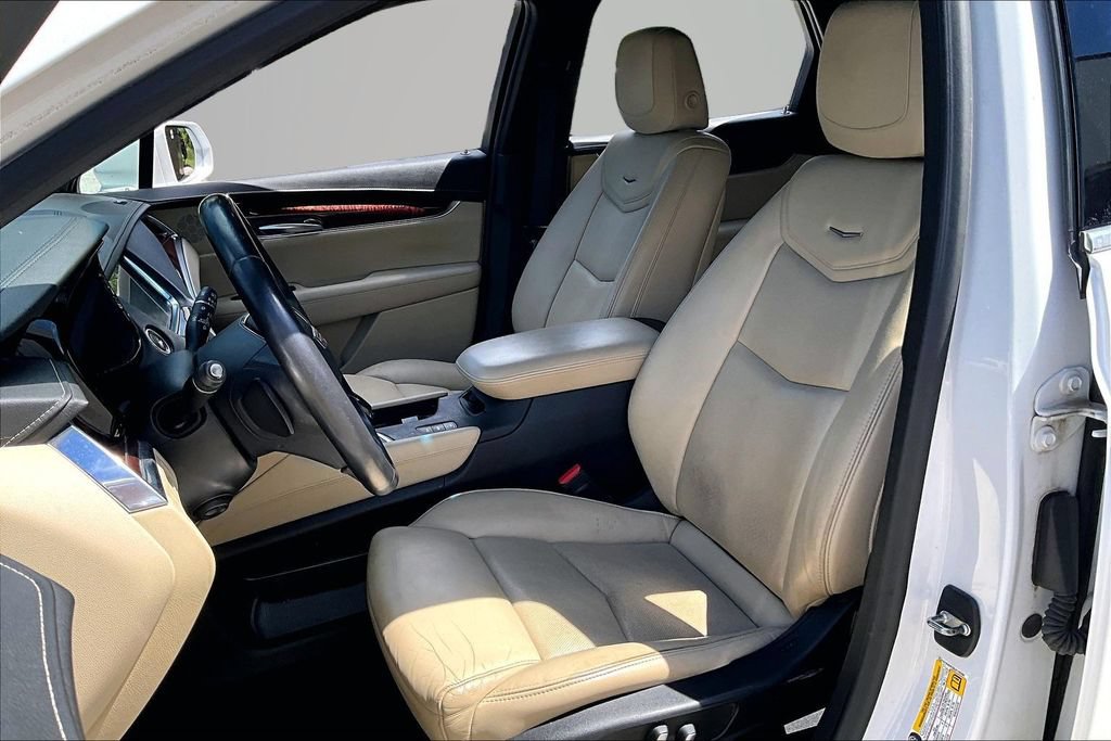 Used 2018 Cadillac XT5 Luxury w/ Driver Awareness Package AWD/4WD image 21