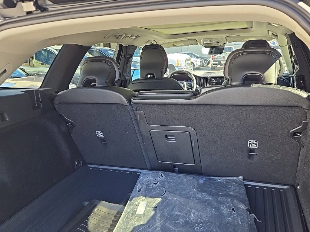 Certified 2024 Volvo XC60 B5 Core w/ Climate Package AWD/4WD image 16