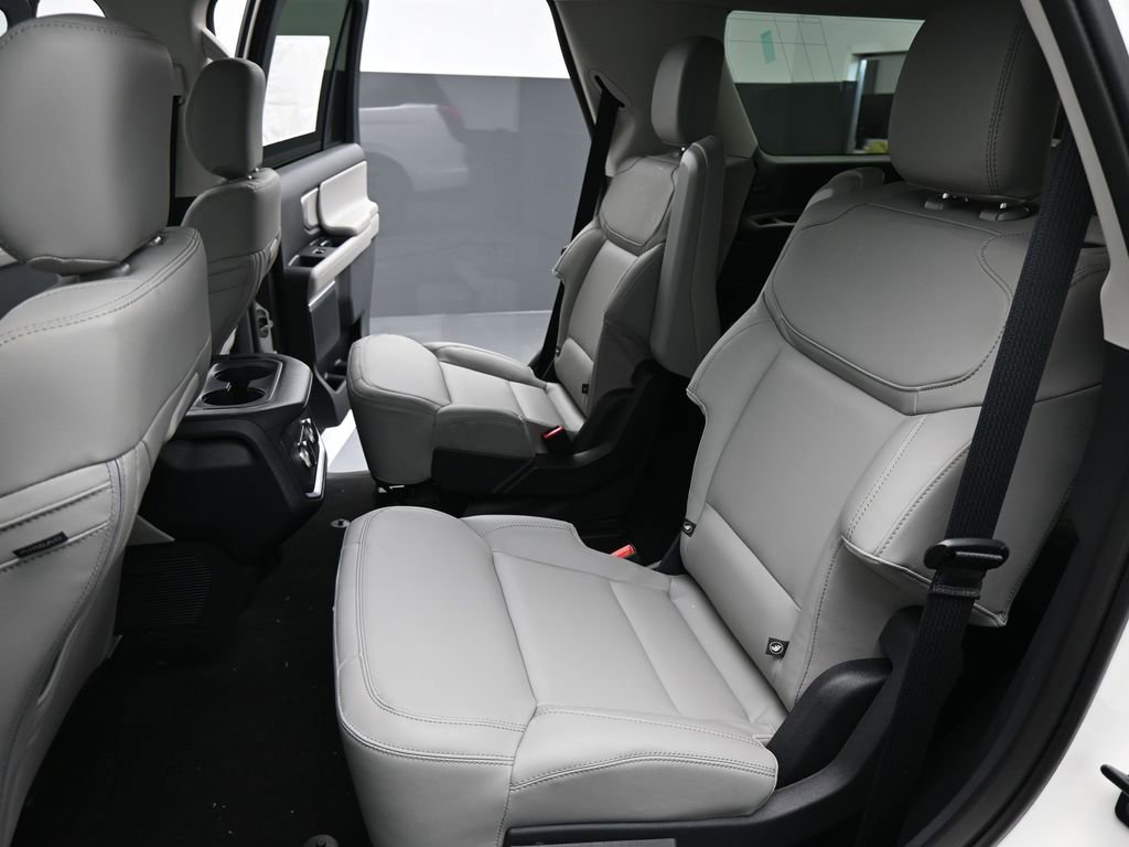 New 2026 Ford Expedition Active image 14