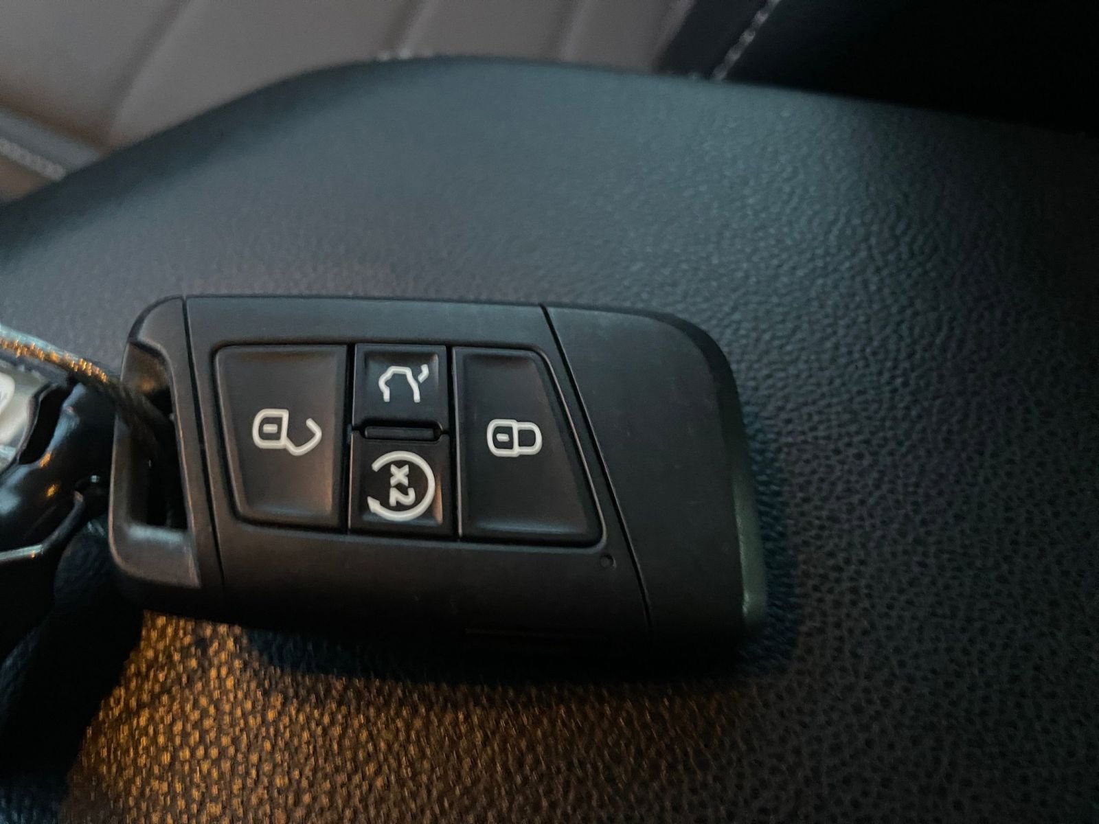 Used 2025 Volkswagen Jetta SE image 22