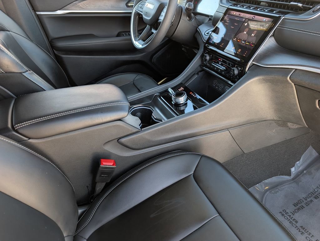 Used 2025 Jeep Grand Cherokee L Limited image 23