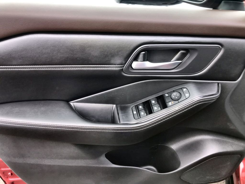 Used 2022 Nissan Rogue SV w/ SV Premium Package image 13