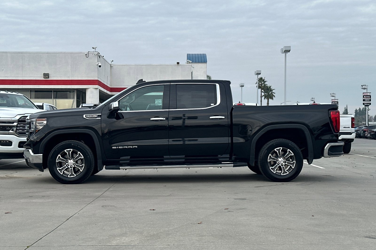 Used 2024 GMC Sierra 1500 SLT image 3