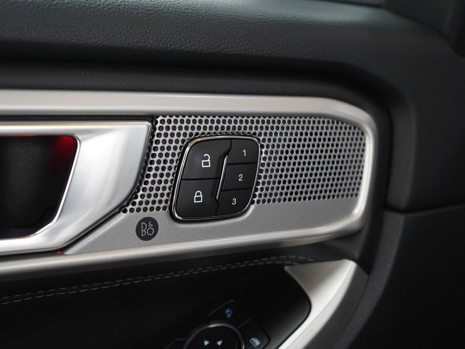 Used 2021 Ford Explorer Limited image 28