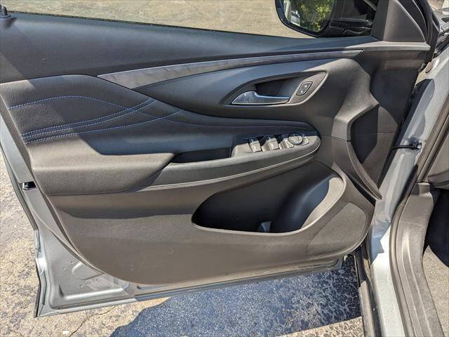 Used 2025 Buick Envista Sport Touring w/ Convenience I Package FWD image 11