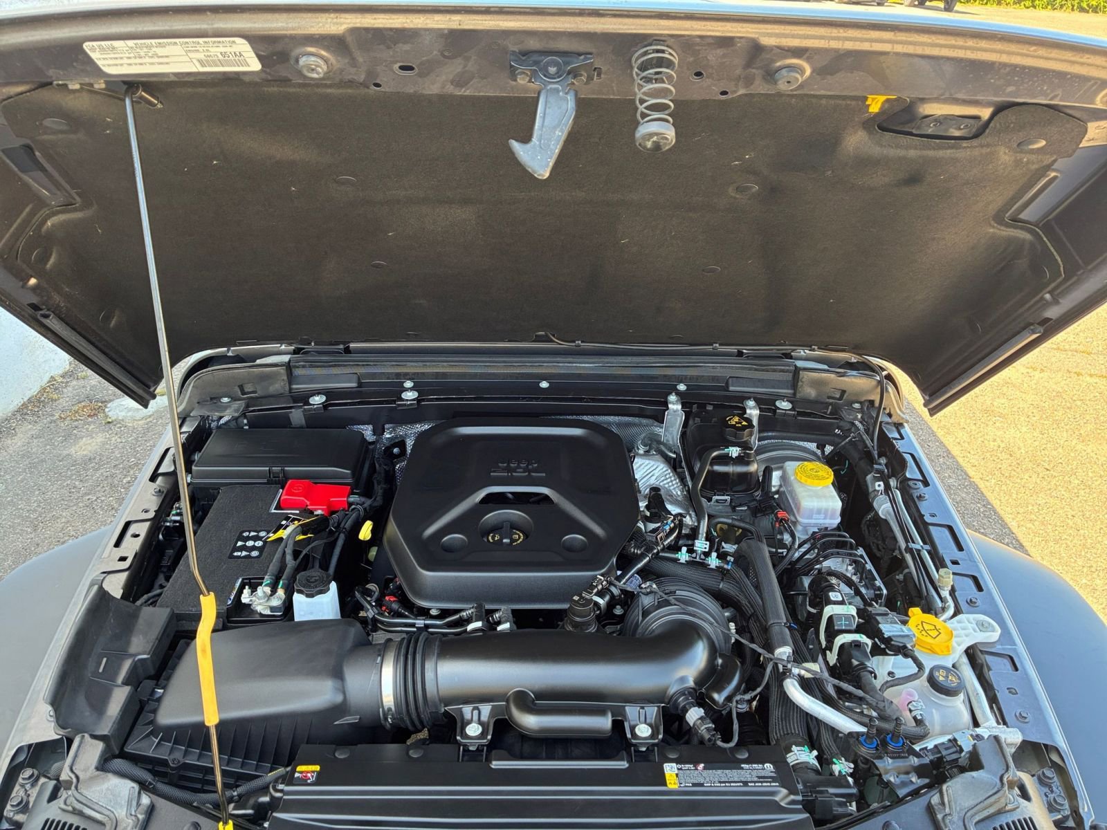 Used 2025 Jeep Wrangler Sport S image 31