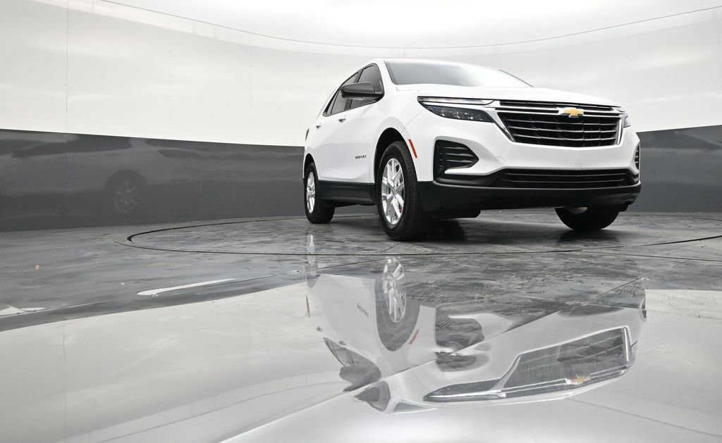 Used 2023 Chevrolet Equinox LS image 27