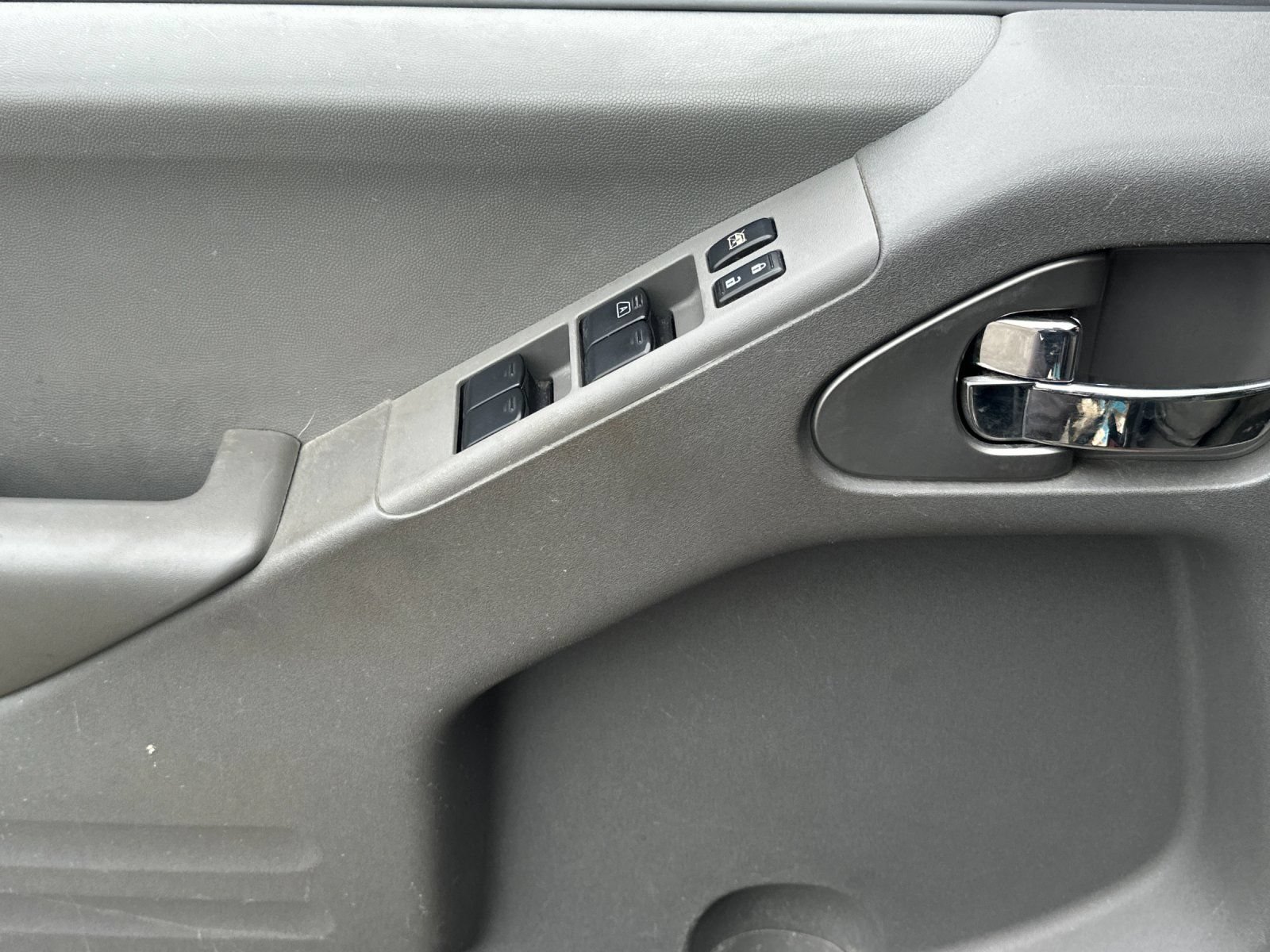 Used 2016 Nissan Frontier SV AWD/4WD image 10