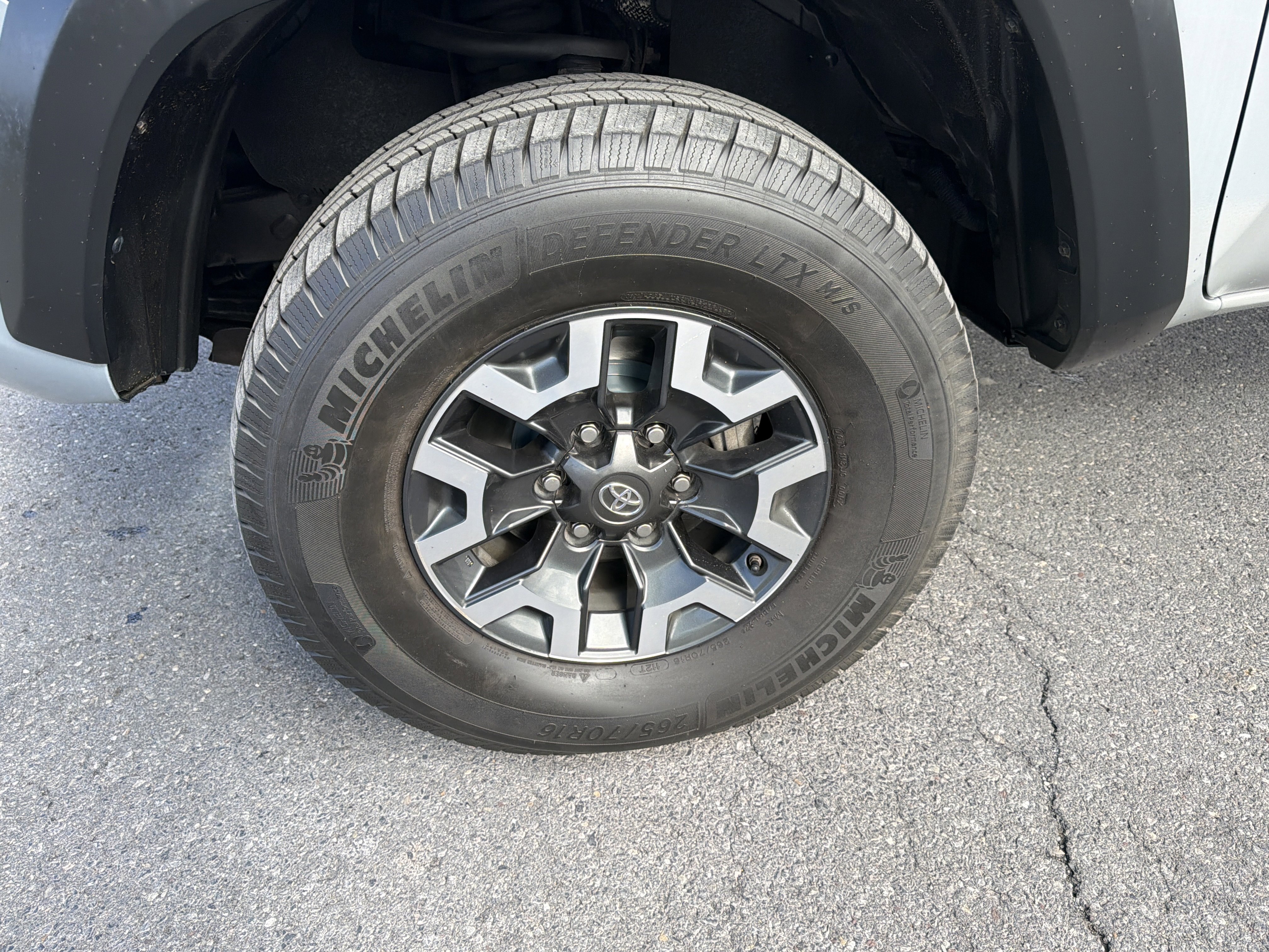 Used 2019 Toyota Tacoma TRD Off-Road w/ Technology Package image 11